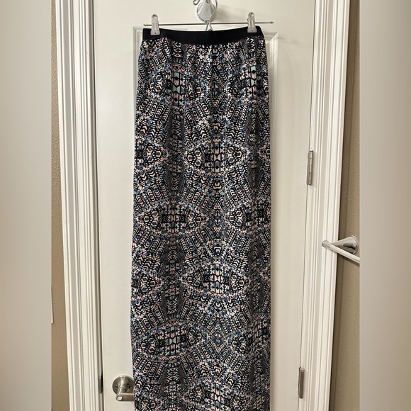 Kendall & Kylie maxi skirt with slit (XS) - Picture 2 of 2